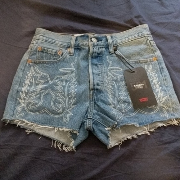 Levi's Del Norte Embroidered Jean Shorts - Picture 2 of 5